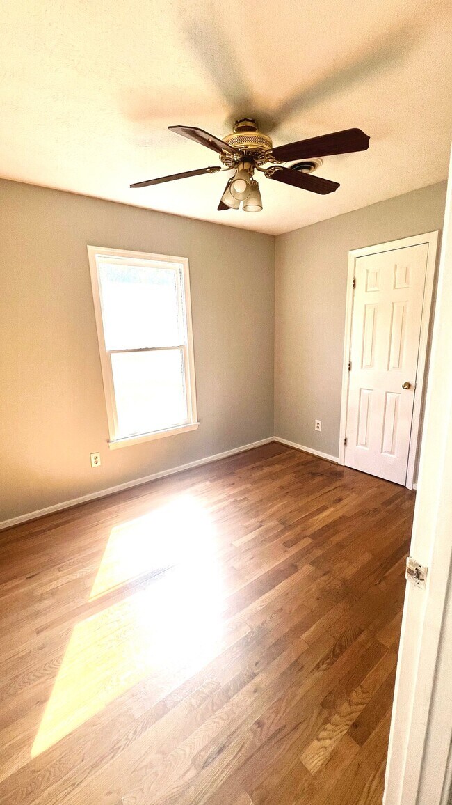 Building Photo - 14720 Loren Dr