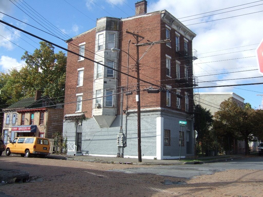 Primary Photo - 105 W Parmenter St