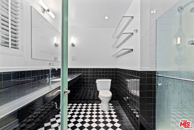 Foto del edificio - 1026 N Laurel Ave