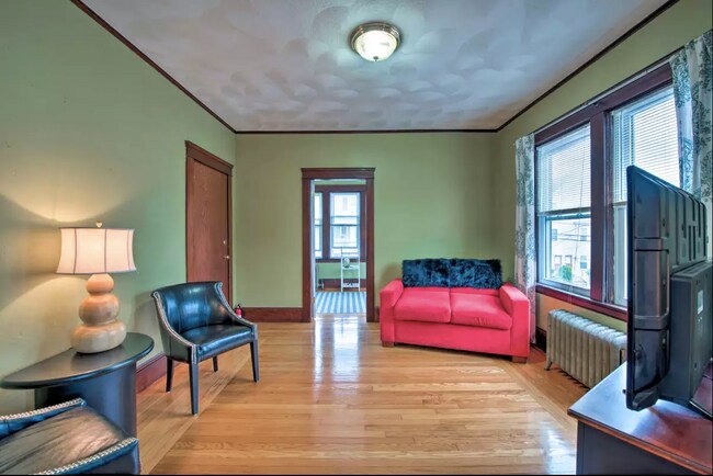 Foto del edificio - 36 Pembroke Ave