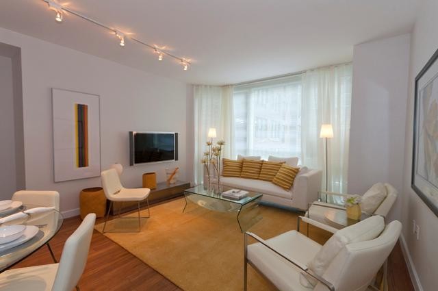 Foto principal - 330 W 38th St