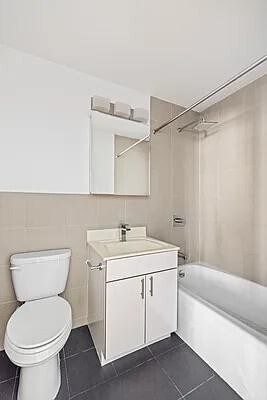 Foto principal - 144 W 23 St