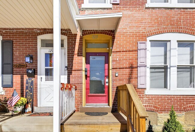 Building Photo - 1215 Lehman St