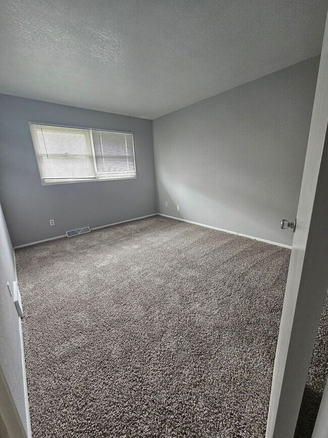 Building Photo - 9062-9064 N Joyce Ave. (Duplex)