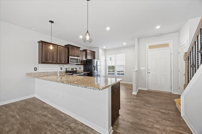 Building Photo - 8860 Commons Townes Dr