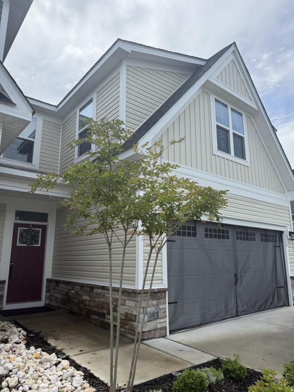Primary Photo - 331 Golan Cir