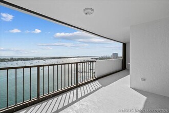 Building Photo - 5200 N Flagler Dr