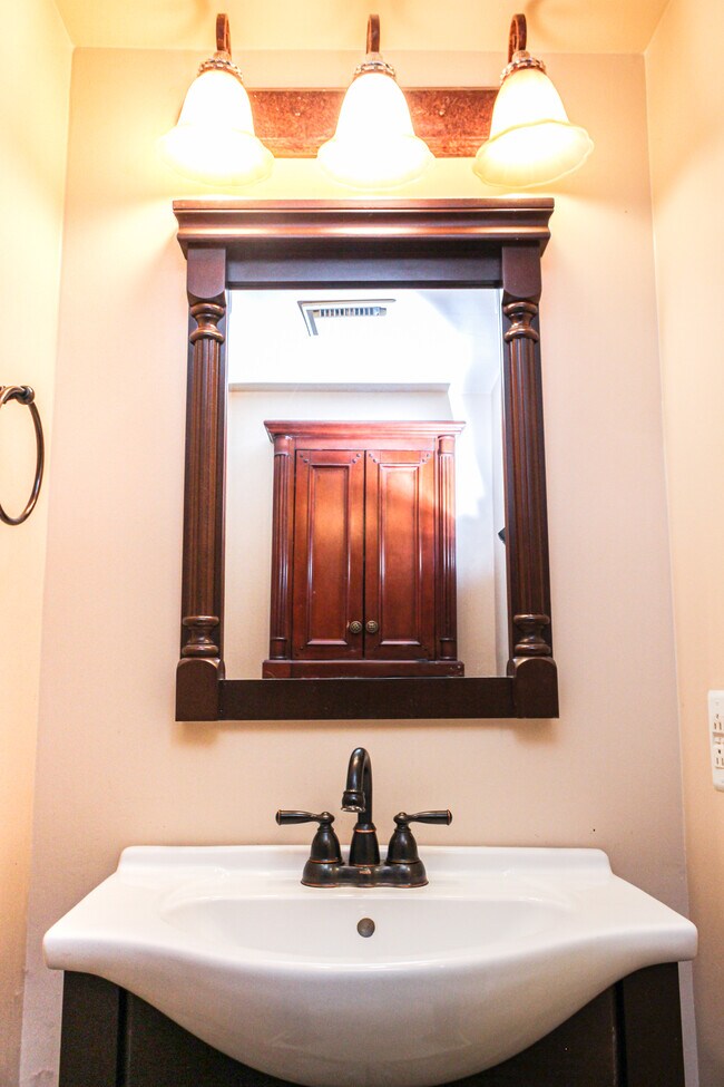 Foto del edificio - 5546 Bridgewood Dr