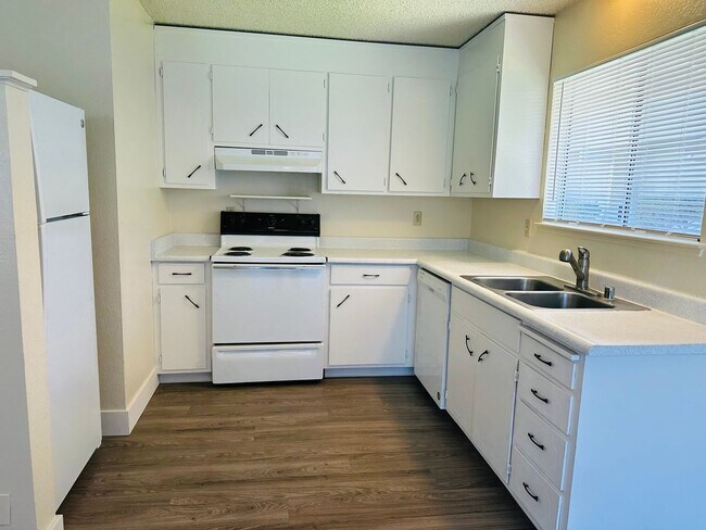 Foto del edificio - 2650 Woodridge Court