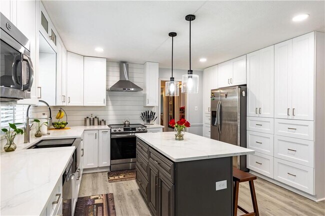 Building Photo - 2599 Hickory Cove SW