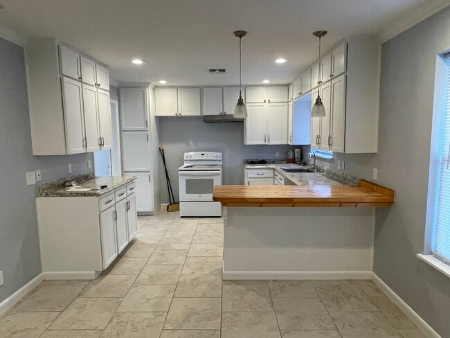 Building Photo - 4830 French Dr