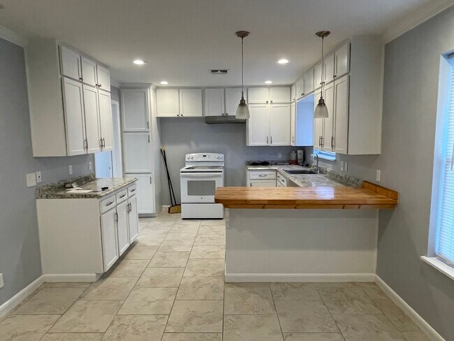 Foto del edificio - 4830 French Dr