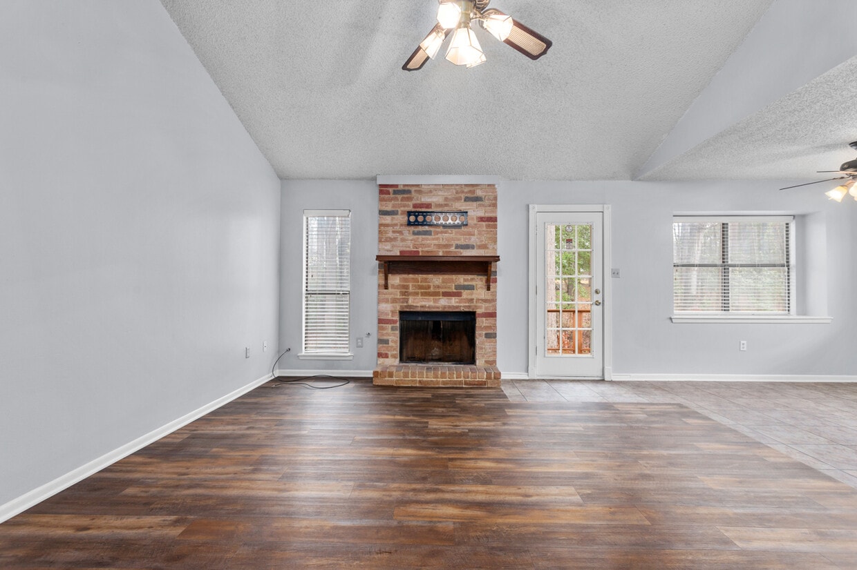 Primary Photo - 402 Forest Creek Dr