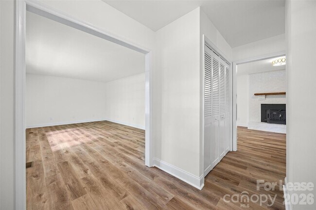 Foto del edificio - 17700 McKee Rd