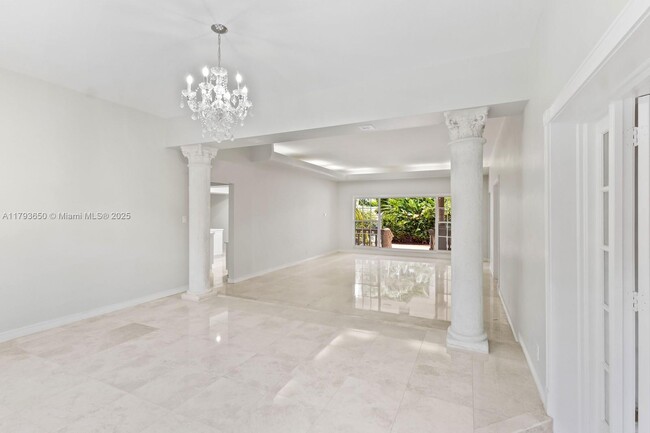 Foto del edificio - 80 Shore Dr W