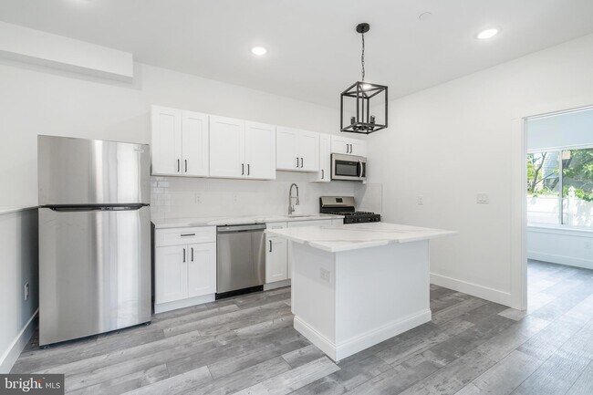 Building Photo - 3913 Fairmount Ave