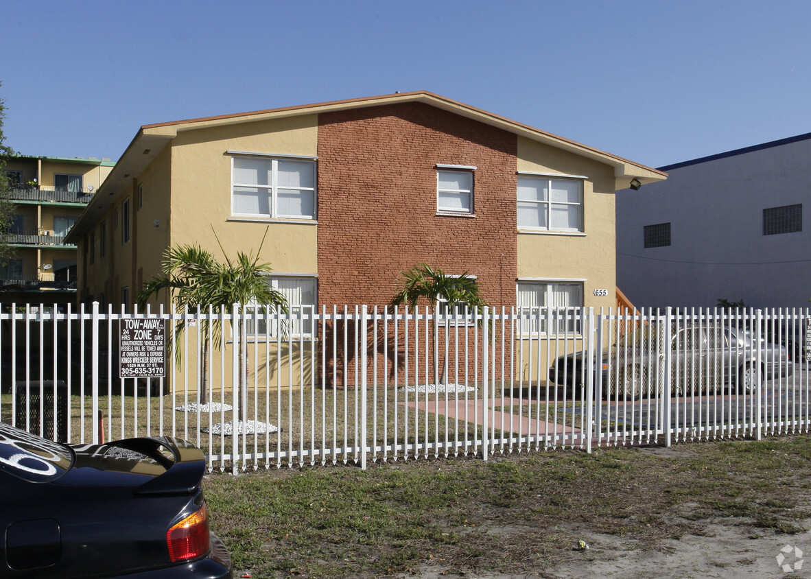 Foto del edificio - 655 NW 121st St