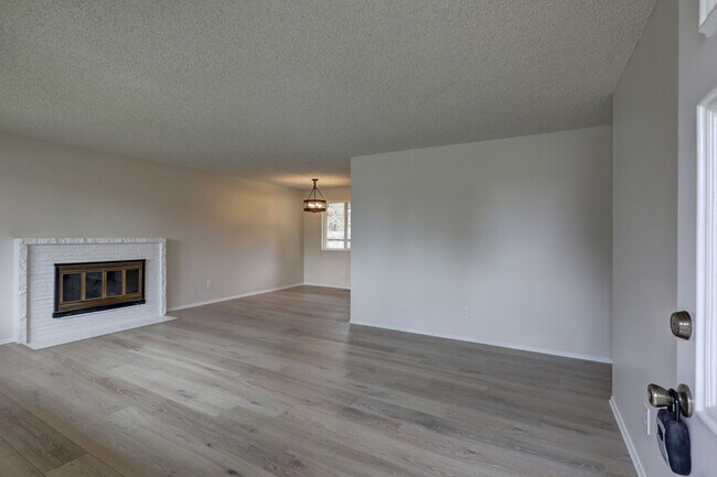 Foto del edificio - Beautiful, Remodeled Burien Rambler Available Now! 3Bedrooms Plus Den!