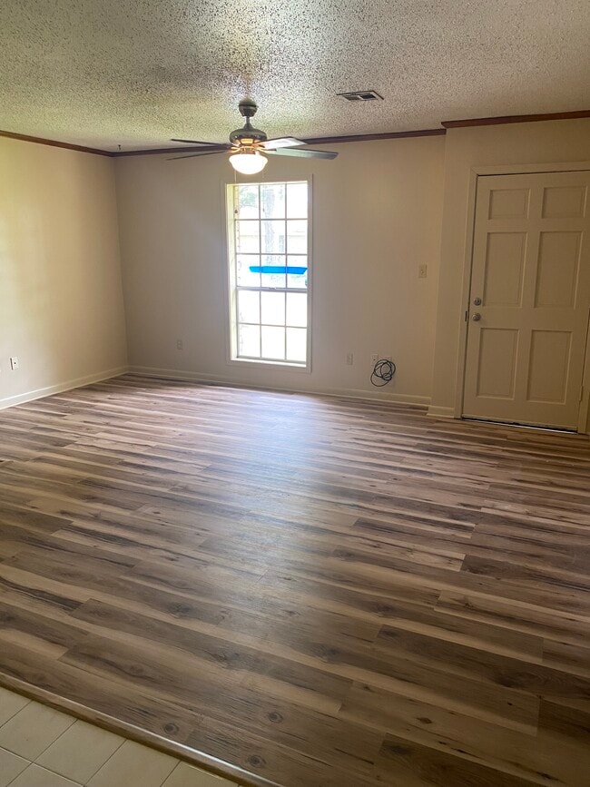 Building Photo - 223 Driftwood Dr