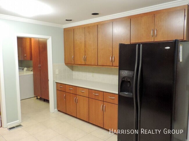 Building Photo - Rare 4br/2.5ba Ranch Find in Cary