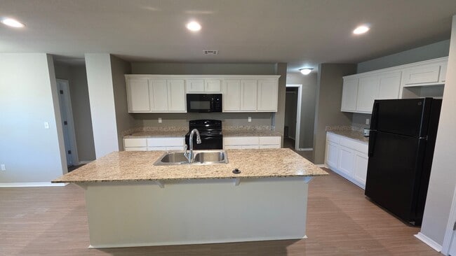 Foto del edificio - Great newer 3 bed 2 bath duplex.
