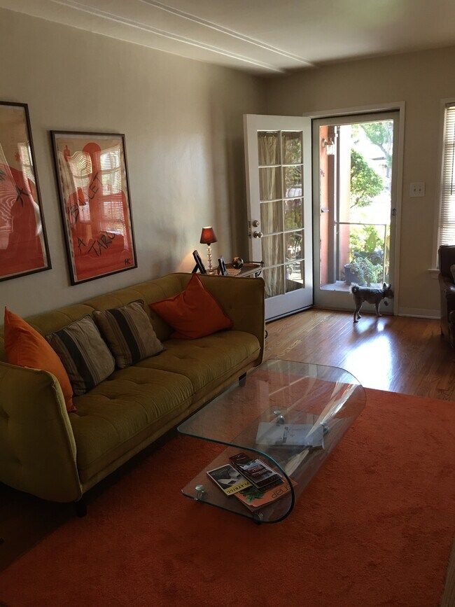 Entry to liiving room - 810 Highland Ave