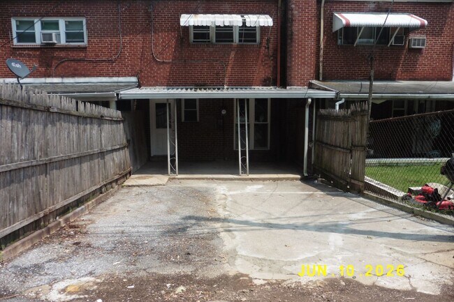 Building Photo - 1526 S 13th St