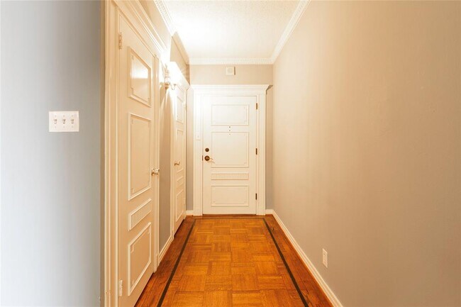 Building Photo - 1400 Hermann Dr