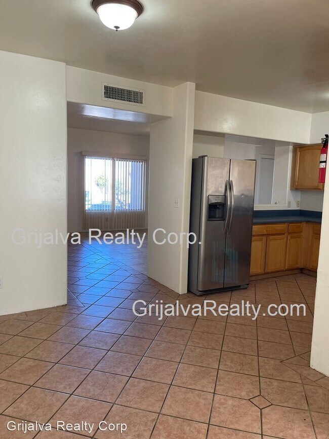 3 br, 2 bath House - 553 W. Mossman Rd photo'