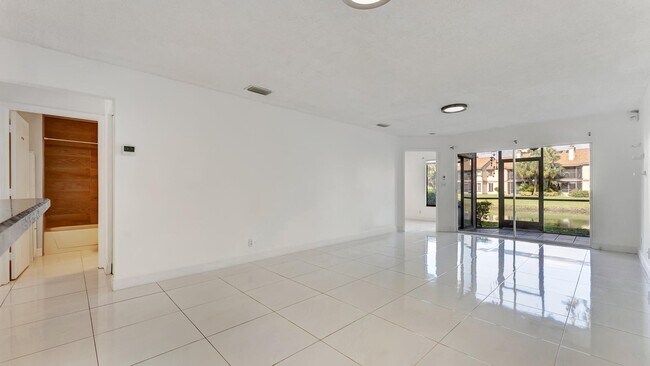 Building Photo - 905 Harbour Pointe Way