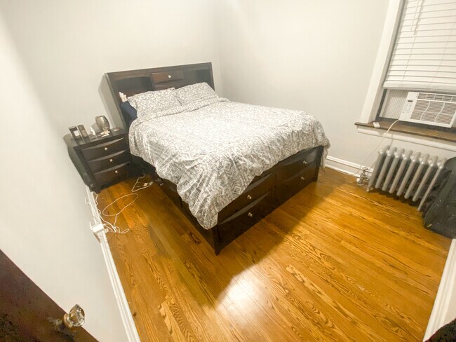 Foto del edificio - 1461 W Byron St