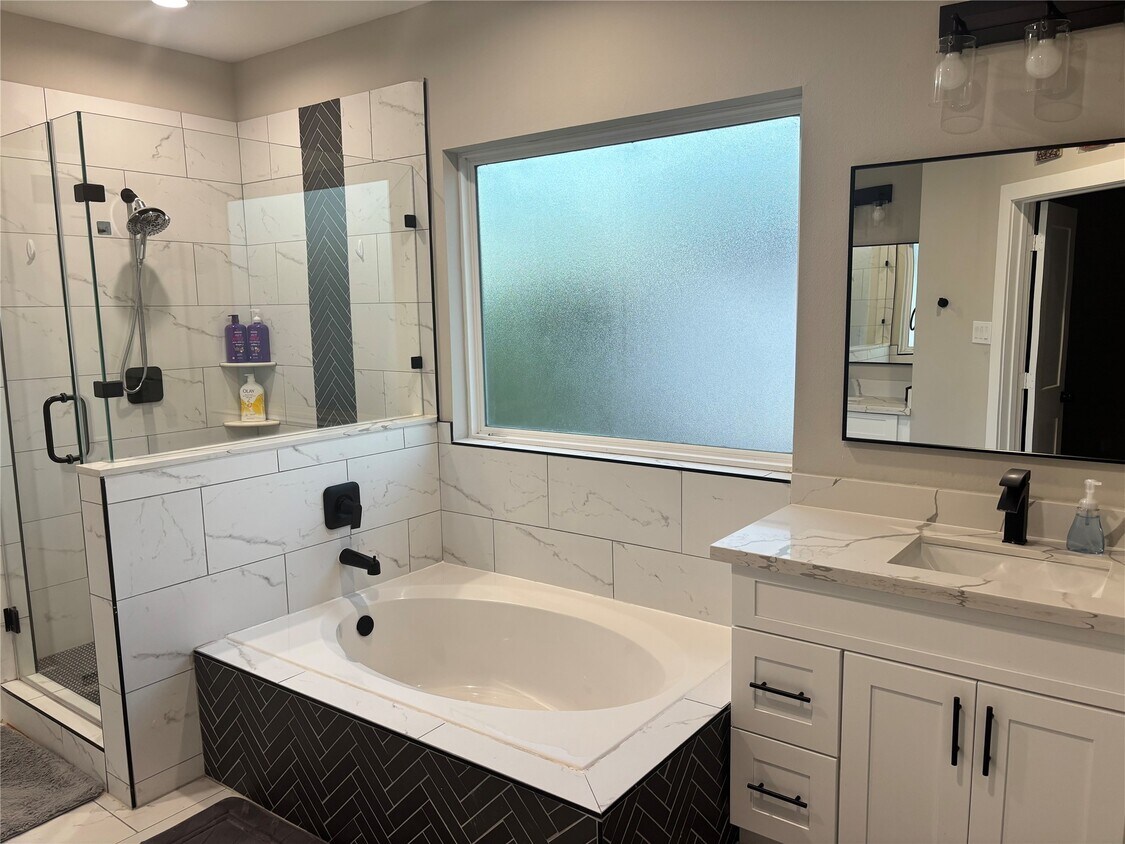 Foto del edificio - 6831 Paris St