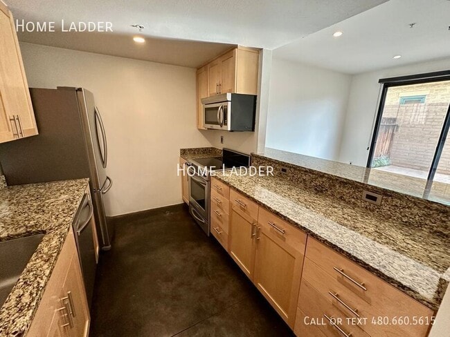 Building Photo - 620 N 4th Ave