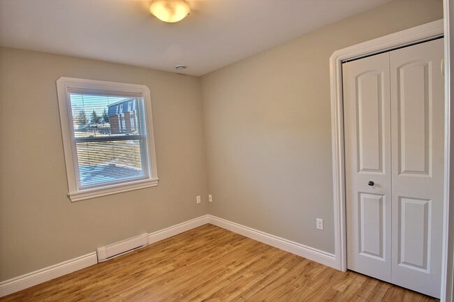 Building Photo - 131-131 Inverness Pl