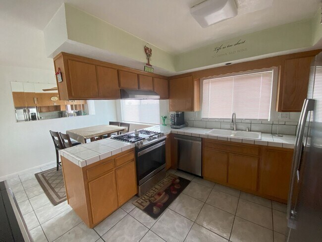 Foto del edificio - 3 Bedroom 1.5 Bathroom home centrally loca...