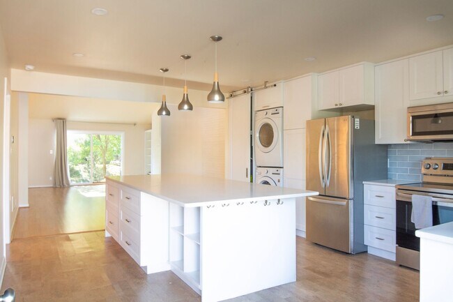 Building Photo - 326 Harvest Dr