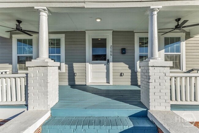 Foto del edificio - 2706 Hopkins St