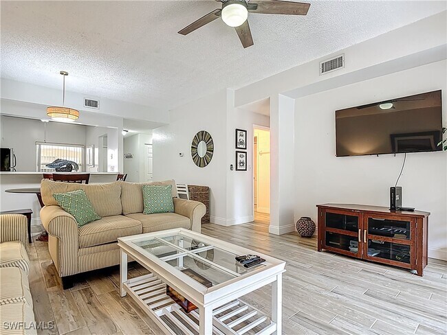 Foto del edificio - 1044 Woodshire Ln