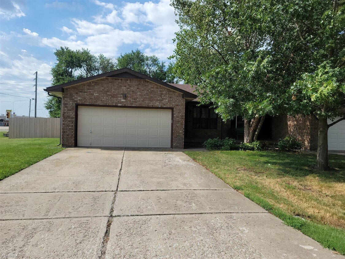 105 Southwind Dr, Valley Center, KS 67147 Townhome Rentals in Valley