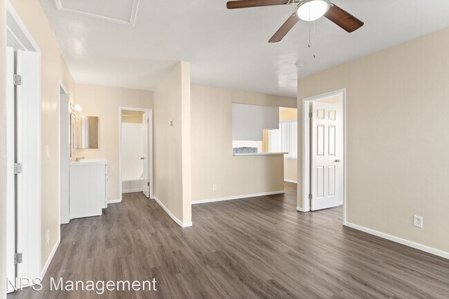 Building Photo - 3 br, 1 bath Apartment - 811 Gardenia Aven...