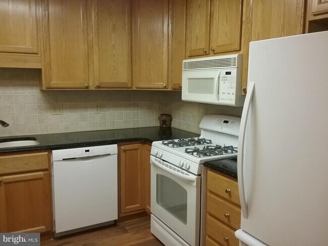Foto del edificio - 2745 Meadow Dr