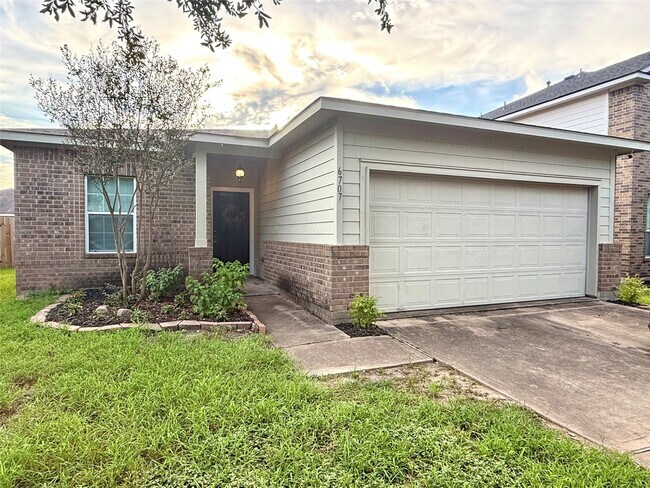 Foto del edificio - 6707 Enchanted Crest Dr