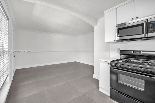 Foto del edificio - 3245 Virginia St