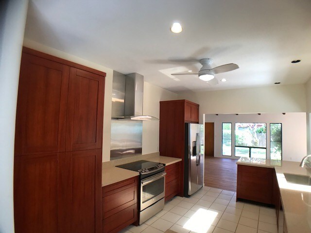 Building Photo - 824 N Kalaheo Ave