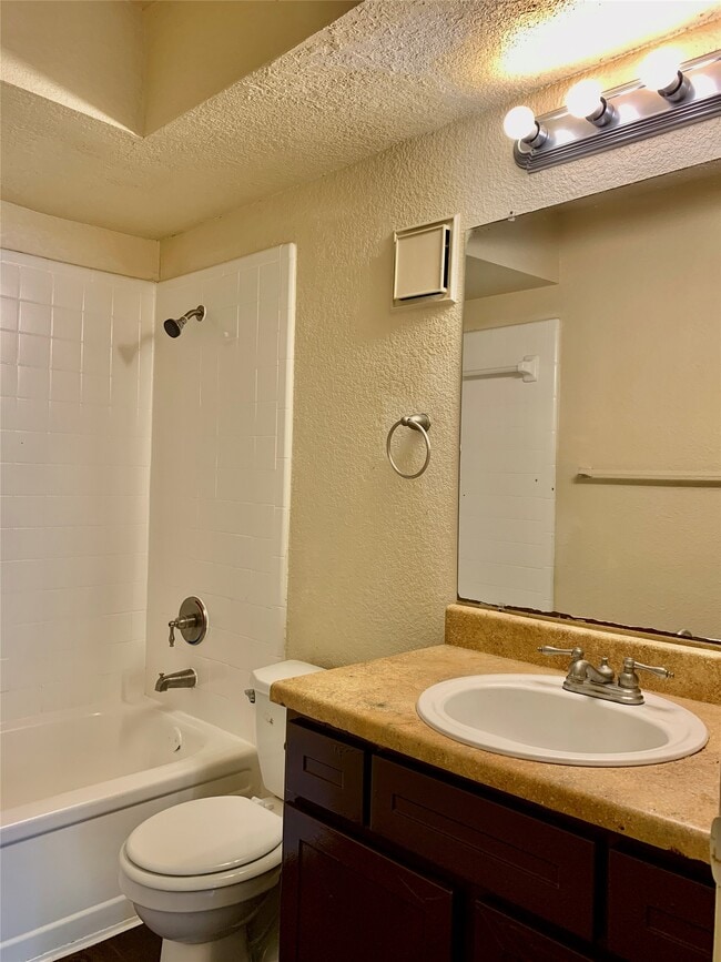 Building Photo - 8100 Creekbend Dr