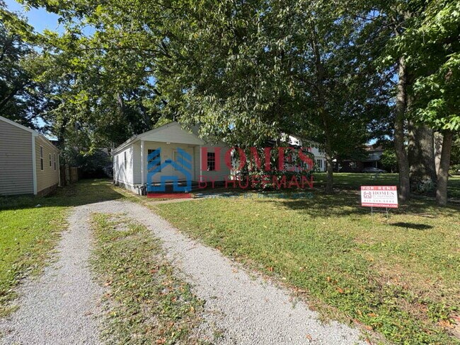 Building Photo - Two Bedroom House | Move in Ready