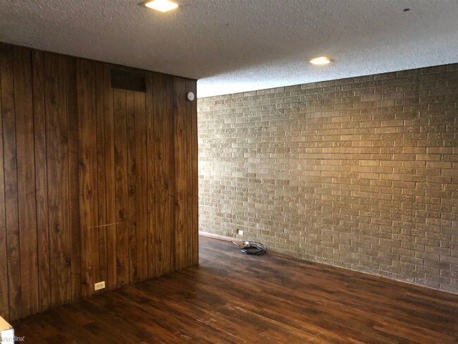 Building Photo - 2 br, 1 bath  - 405 S Grove St C