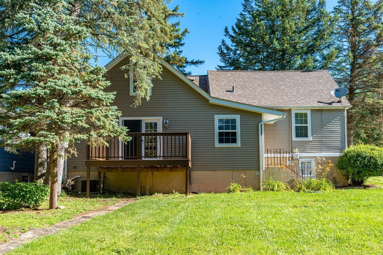 Primary Photo - 21404 Maple St