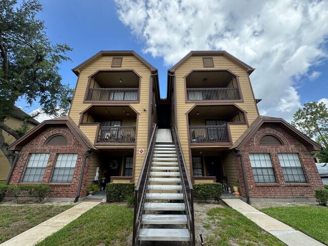 Foto del edificio - Altamonte Springs Top Floor Condo ~ Gated Waterfront Community ~ Must See!