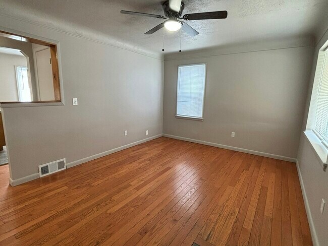 Foto del edificio - 960 East Garfield Avenue